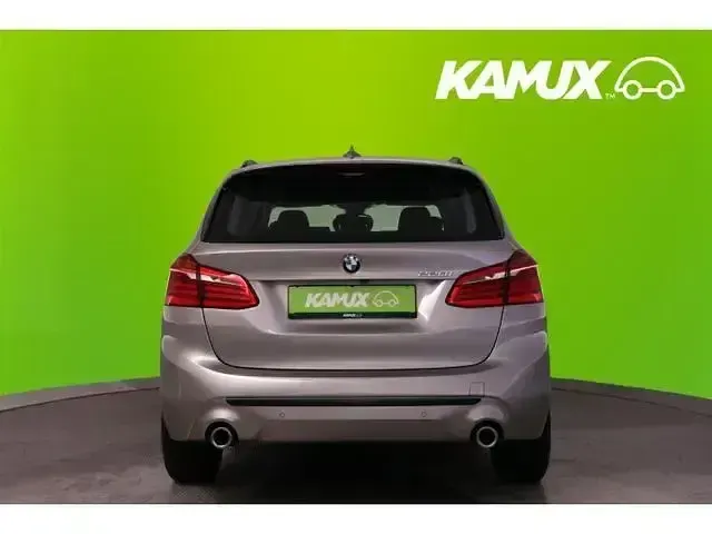 Gebraucht BMW 220 Active Tourer Sport Line 178 PS (130 kW) 2021 Silber Van / Kleinbus