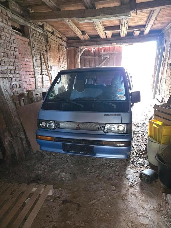 Blau Gebraucht 1996 Mitsubishi L300 Van / Kleinbus | 4.500 € - Bild 1/4