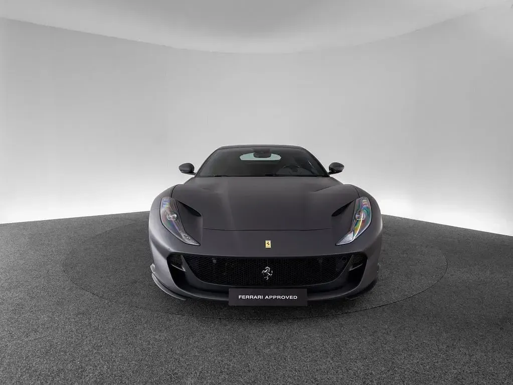 Gebraucht Ferrari 812 795 PS (584 kW) 2021 Grigio silverstone Coupé