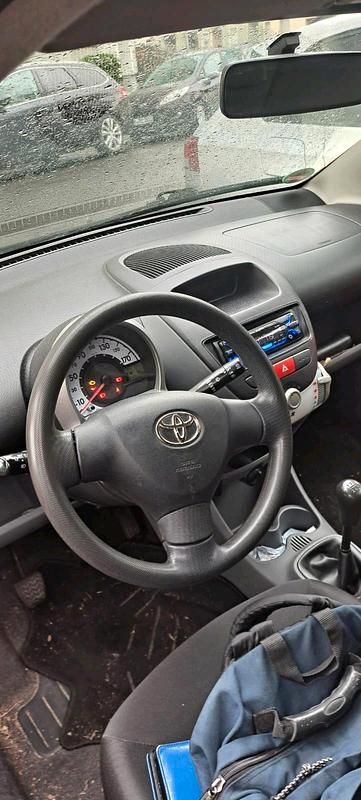 Gebraucht Toyota Aygo 69 PS (50 kW) 2011 Rot Kleinwagen