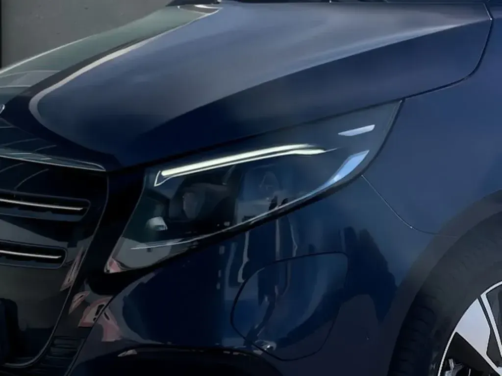 Gebraucht Mercedes EQV300 Avantgarde 150 kW (204 PS) 2024 Blau Van / Kleinbus