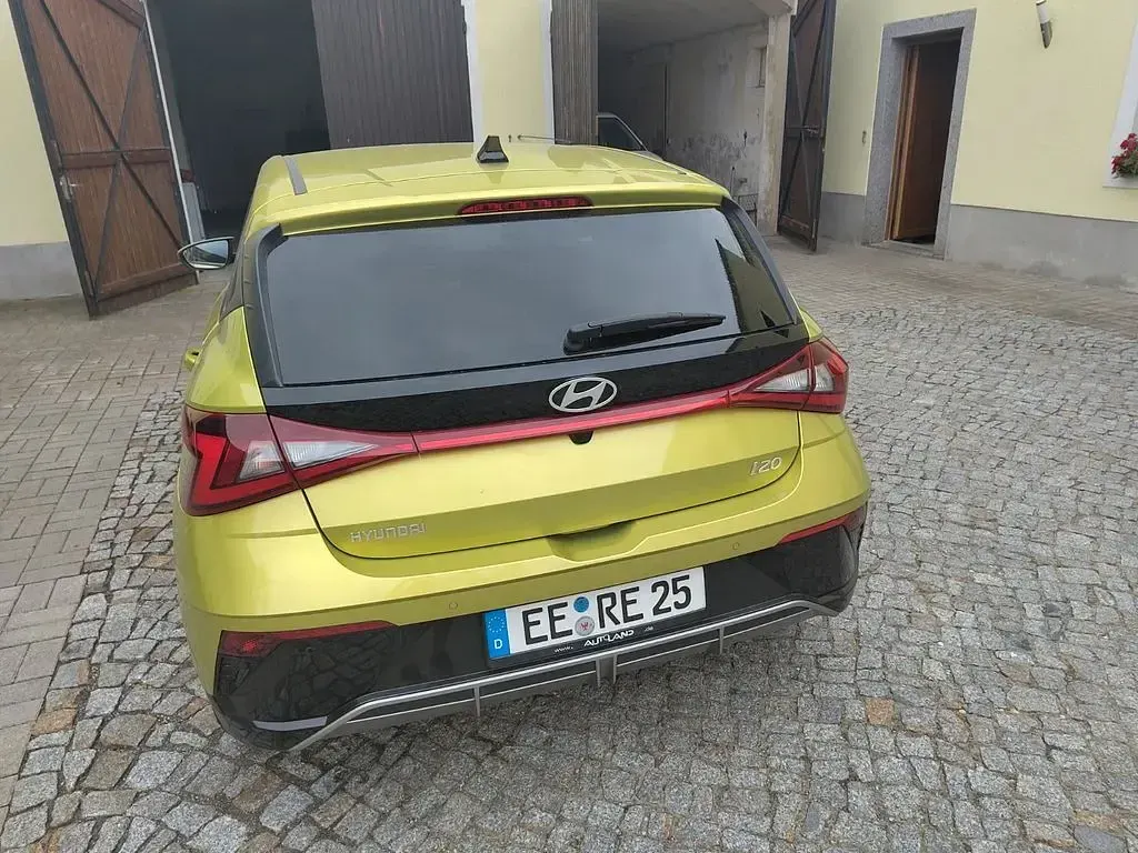 Gebraucht Hyundai i20 Select 101 PS (74 kW) 2023 Gold Kleinwagen