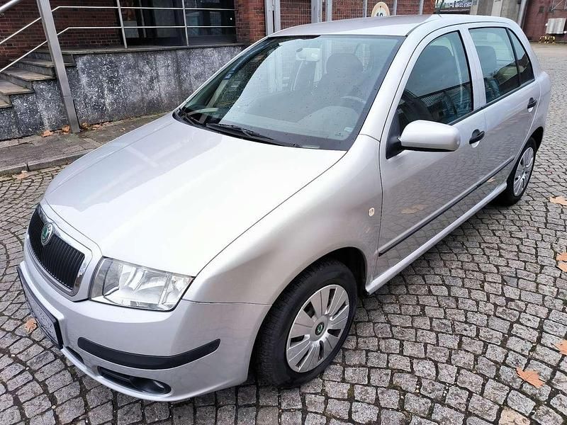 Silber Gebraucht 2005 Skoda Fabia Ambiente Limousine | 4.400 € (Teuer) - Bild 1/4