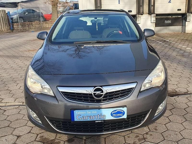 Gebraucht Opel Astra Edition 101 PS (74 kW) 2010 Karbongrau Kleinwagen