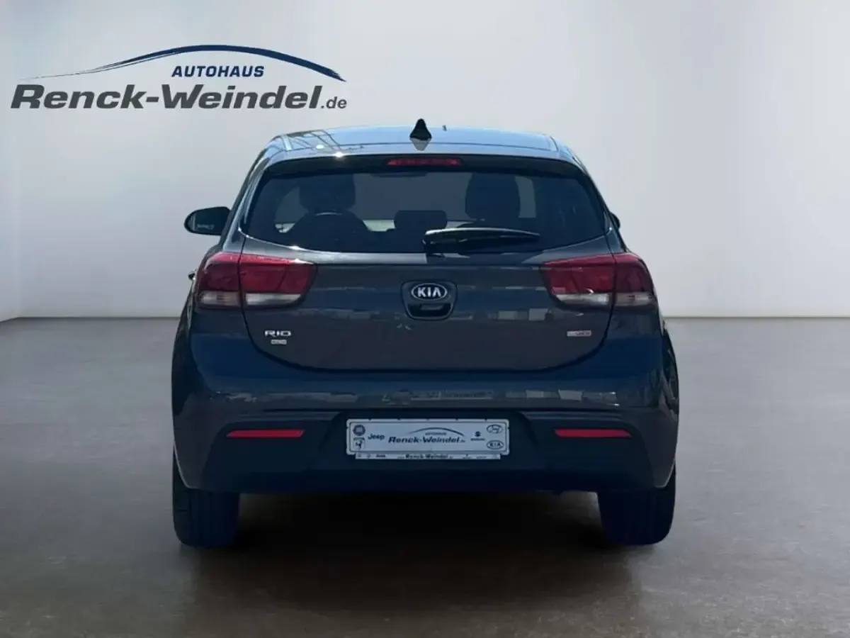 Gebraucht Kia Rio DREAM-TEAM Edition 101 PS (74 kW) 2019 Grau Limousine