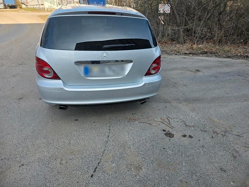 Gebraucht Mercedes R320 231 PS (169 kW) 2006 Silber Van / Kleinbus