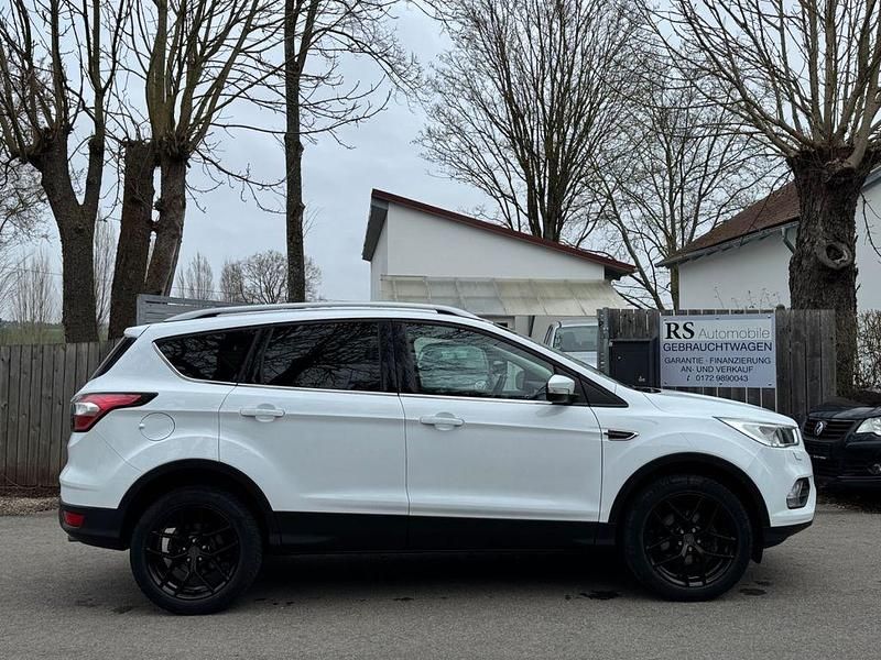 Gebraucht Ford Kuga Trend 120 PS (88 kW) 2018 Weiß SUV