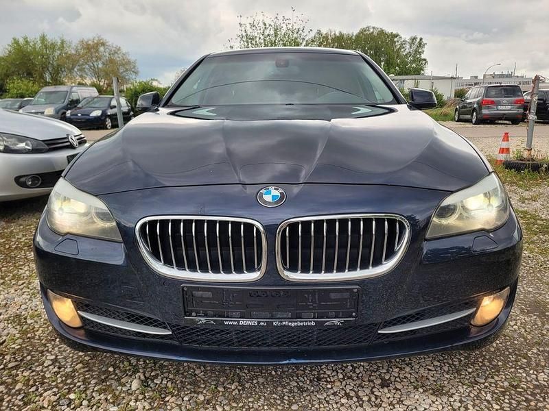 Second-hand BMW 520 184 CP (135 kW) 2011 Albastru Berlinǎ