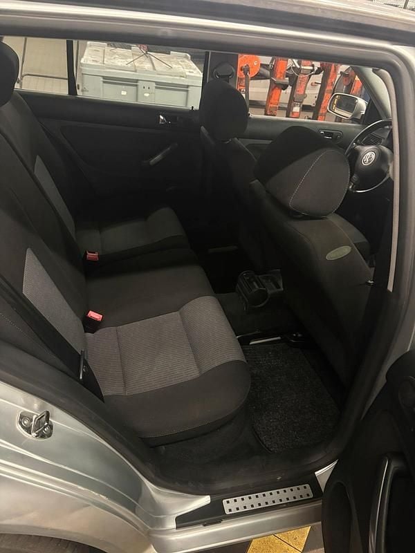 Gebraucht VW Golf IV 75 PS (55 kW) 2003 Silber Kleinwagen