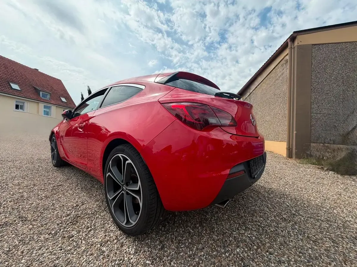 Gebraucht Opel Astra GTC 179 PS (131 kW) 2011 Rot Coupé