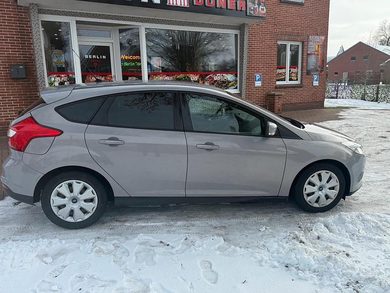 Gebraucht Ford Focus 116 PS (85 kW) 2014 Grau Kleinwagen
