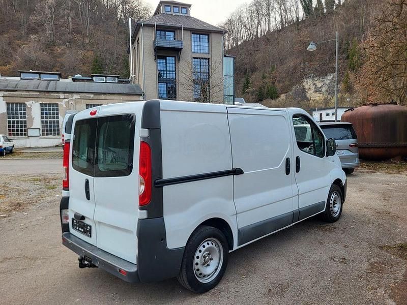 Gebraucht Renault Trafic 90 PS (66 kW) 2010 Weiß Van / Kleinbus