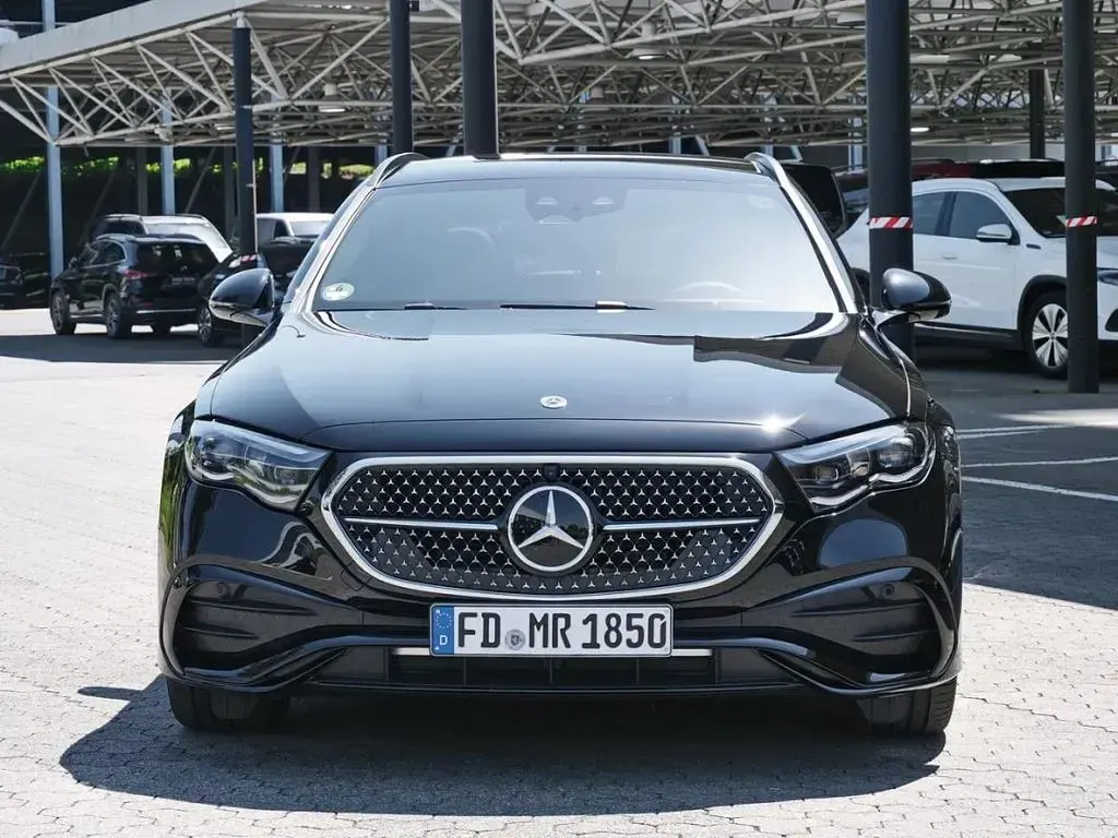 Gebraucht Mercedes E220 AMG 197 PS (144 kW) 2026 Schwarz Kombi
