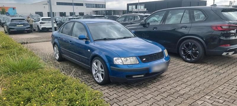 Blau Gebraucht 2000 VW Passat Limousine | 1.300 € (Fairer Preis) - Bild 1/2