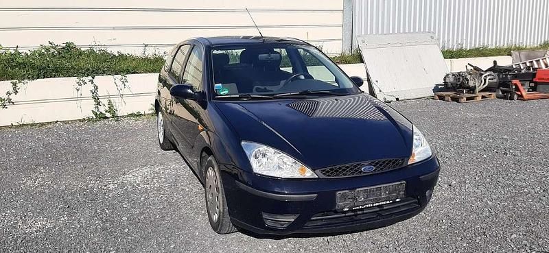 Second-hand Ford Focus 101 CP (74 kW) 2004 Albastru Berlinǎ