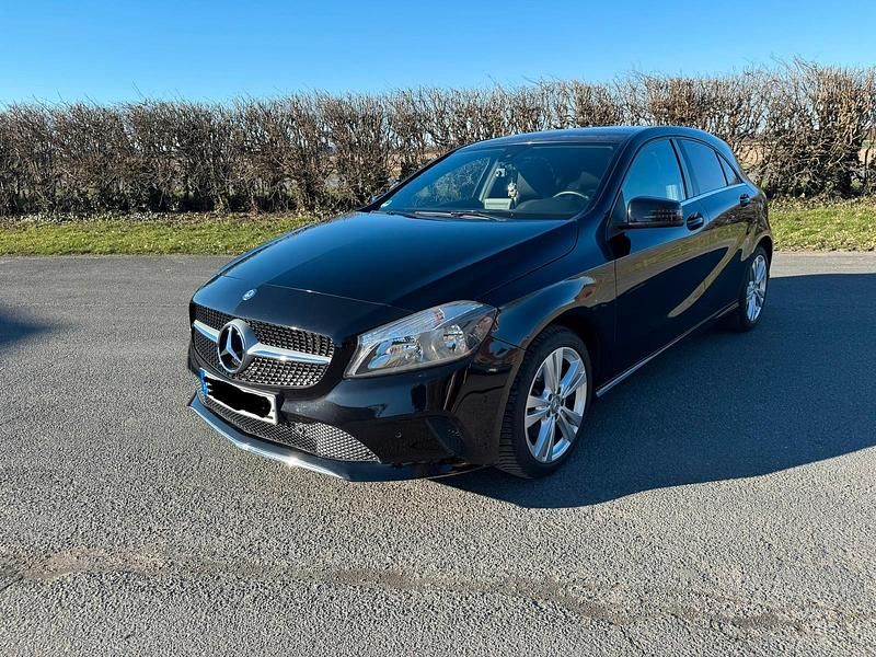Gebraucht Mercedes A180 Urban 122 PS (89 kW) 2016 Schwarz Limousine
