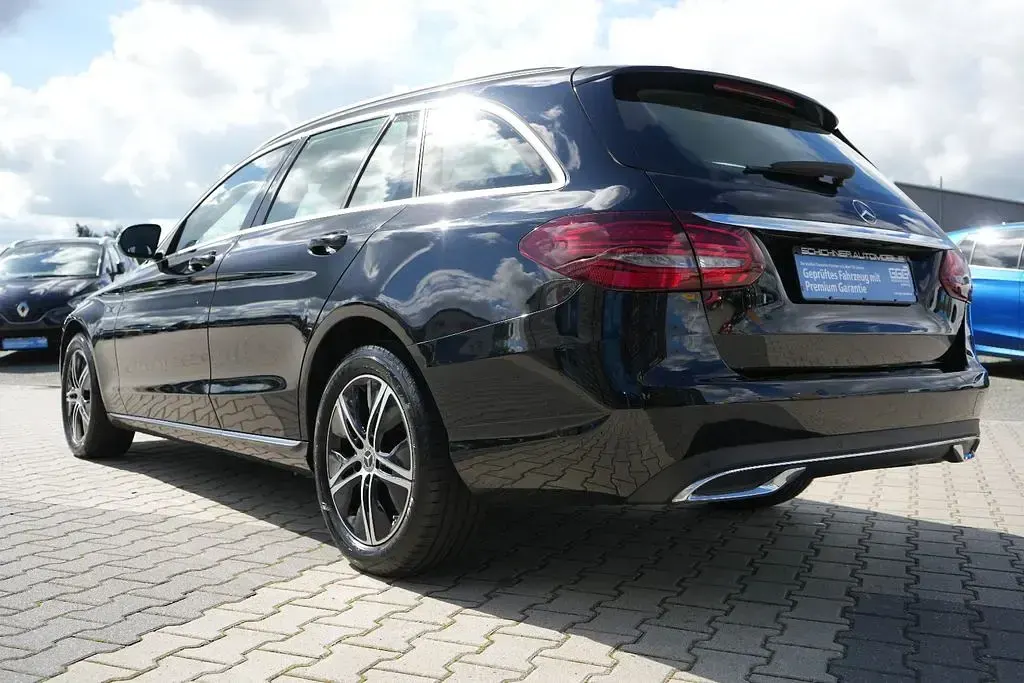 Gebraucht Mercedes C220 194 PS (142 kW) 2021 Schwarz Kombi