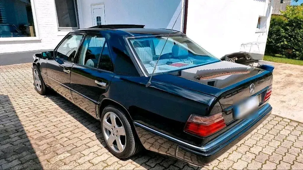 Gebraucht Mercedes 250 94 PS (69 kW) 1990 Schwarz Limousine