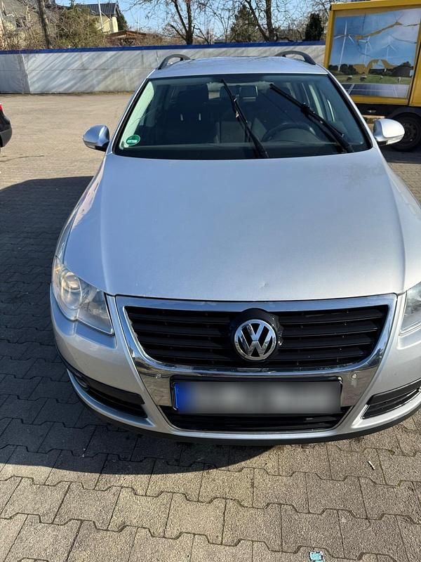 Gebraucht VW Passat 140 PS (102 kW) 2011 Silber Kombi