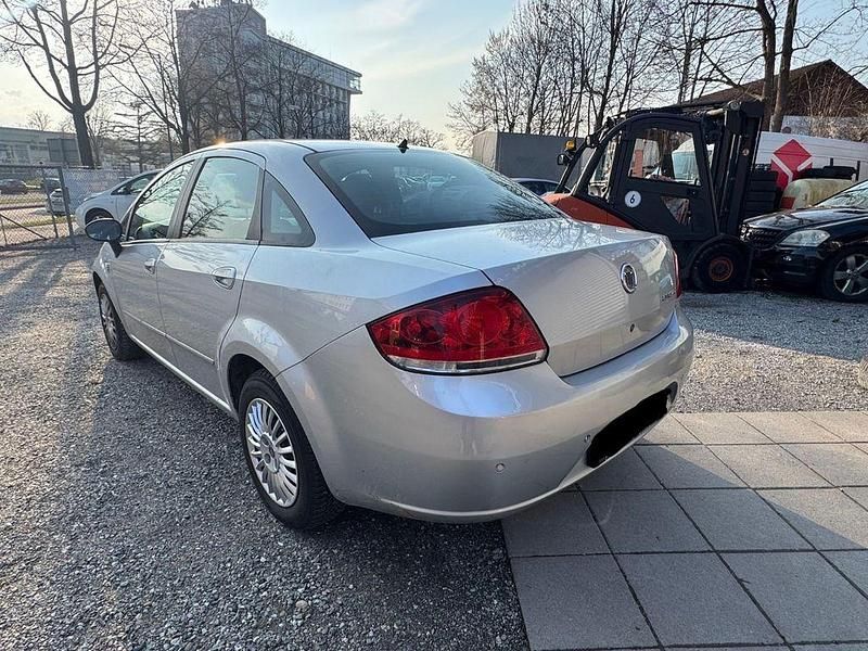 Gebraucht Fiat Linea Dynamic 90 PS (66 kW) 2008 Silber Limousine