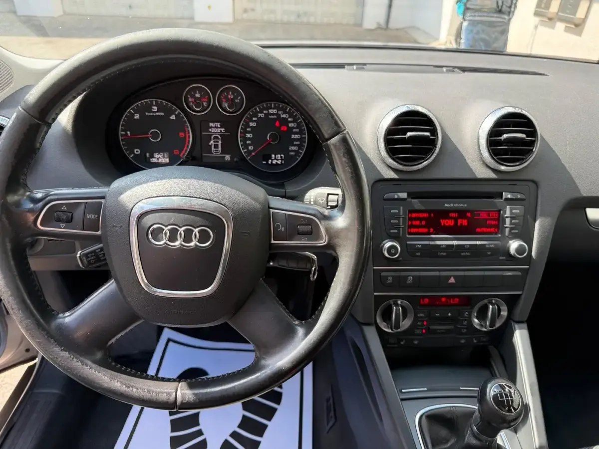 Gebraucht Audi A3 Attraction 110 PS (80 kW) 2010 Silber Kleinwagen
