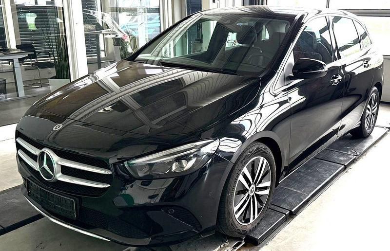 Schwarz Gebraucht 2021 Mercedes B200 Progressive Van / Kleinbus | 22.790 € (Superpreis) - Bild 1/4