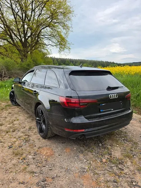 Second-hand Audi A4 Design 122 CP (89 kW) 2018 Negru Break