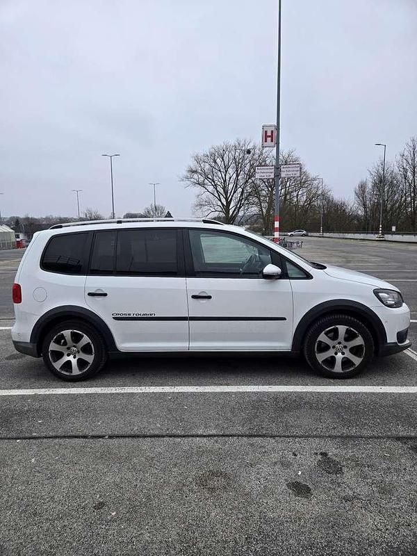 Gebraucht VW Touran 140 PS (102 kW) 2011 Weiß Van / Kleinbus