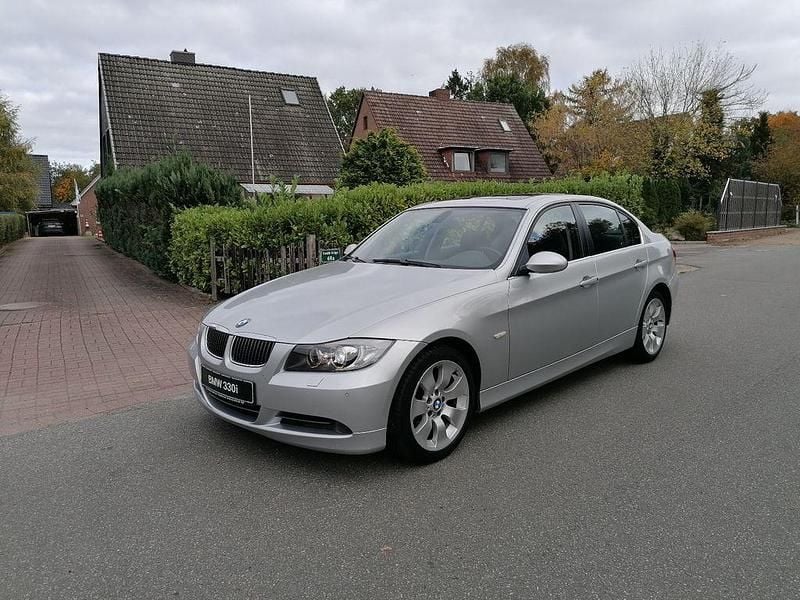 Silber Gebraucht 2006 BMW 330 Sport Line Limousine | 8.790 € (Guter Preis) - Bild 1/4
