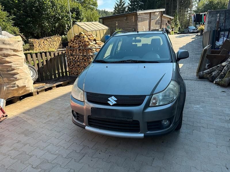 Grau Gebraucht 2007 Suzuki SX4 Limousine | 3.500 € (Fairer Preis) - Bild 1/4