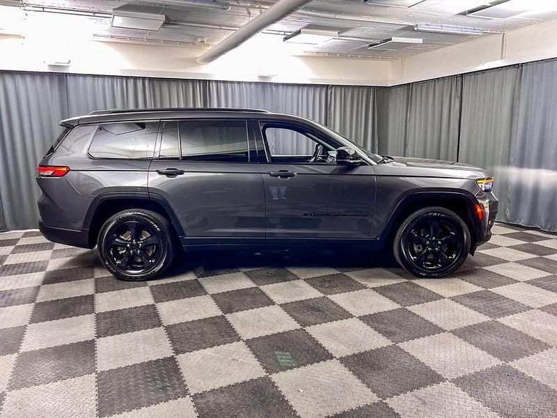 Gebraucht Jeep Grand Cherokee Altitude 290 PS (213 kW) 2022 Baltic gray metallic (metallic) SUV
