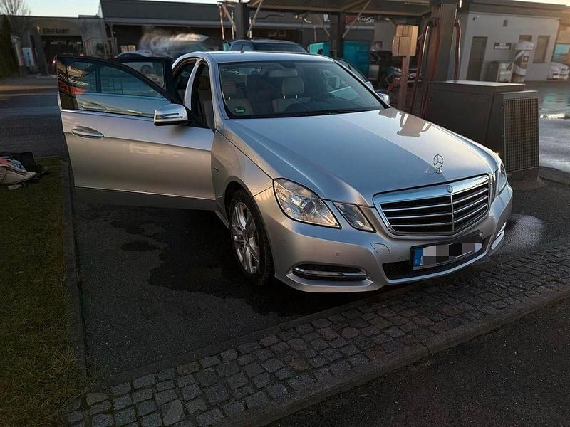 Gebraucht Mercedes E250 204 PS (150 kW) 2011 Silber Limousine