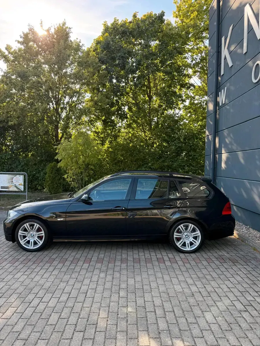 Gebraucht BMW 320 177 PS (130 kW) 2008 Schwarz Kombi