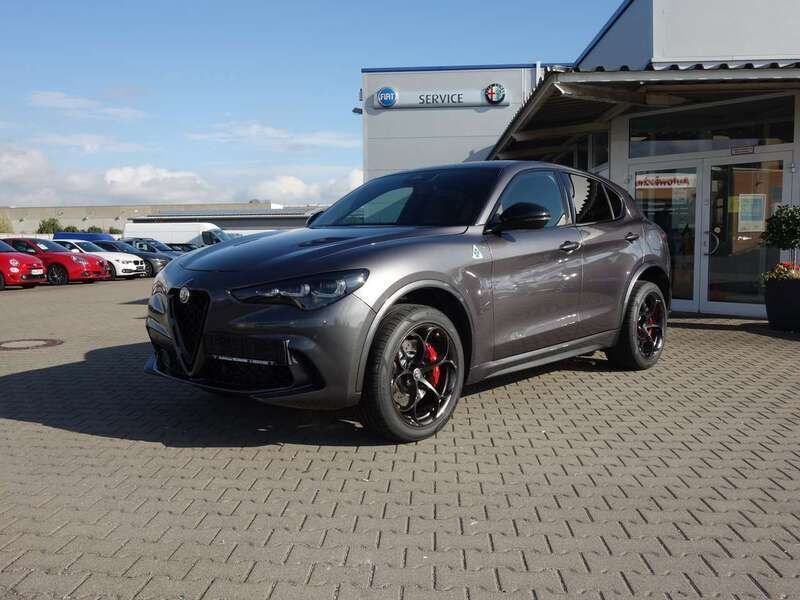 Grigio vesuvio, metallic Gebraucht 2024 Alfa Romeo Stelvio Quadrifoglio SUV | 83.990 € - Bild 1/4