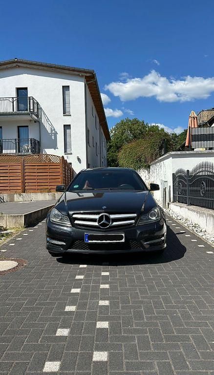 Gebraucht Mercedes C250 204 PS (150 kW) 2011 Schwarz Coupé