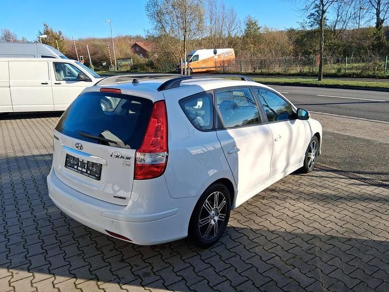 Gebraucht Hyundai i30 Classic 90 PS (66 kW) 2012 Weiß Kombi