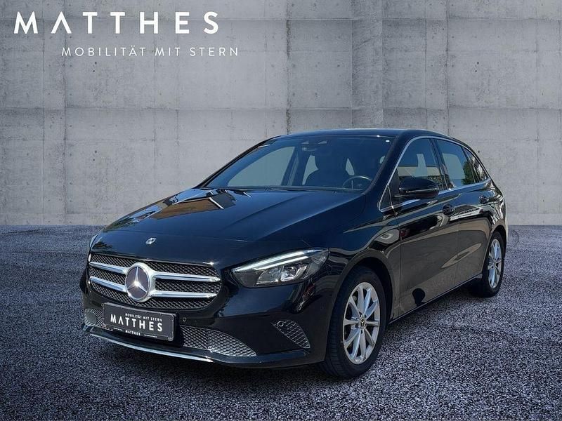 Schwarz Gebraucht 2020 Mercedes B200 Van / Kleinbus | 24.226 € (Fairer Preis) - Bild 1/4