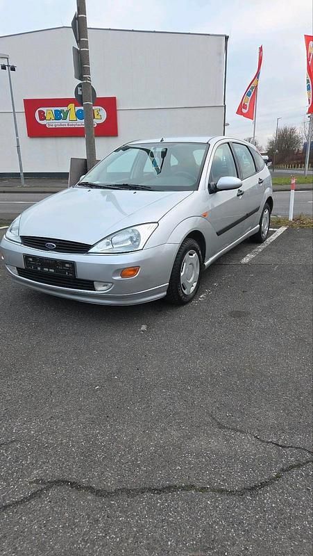 Gebraucht Ford Focus 116 PS (85 kW) 1999 Silber Kleinwagen