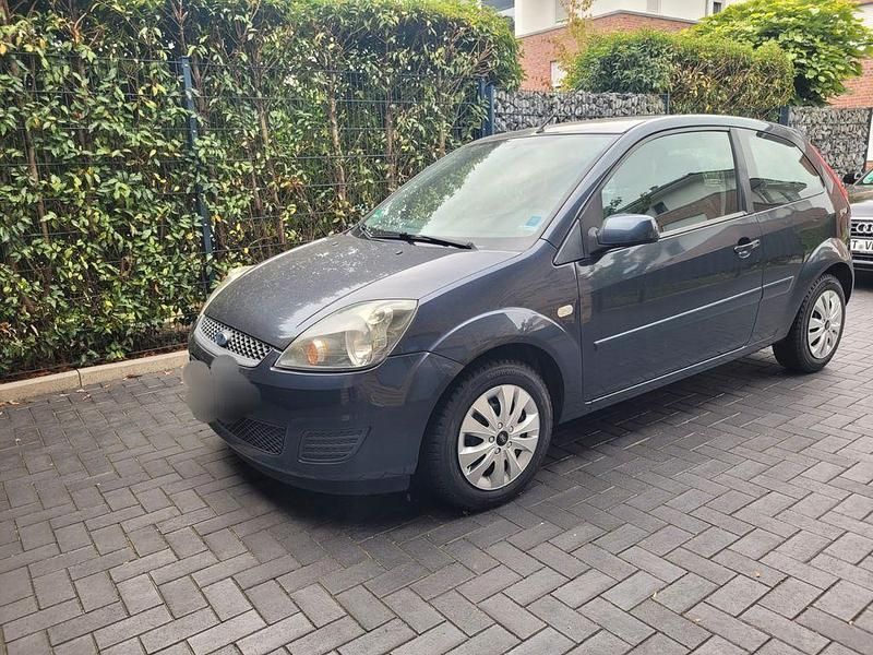 Grau Gebraucht 2008 Ford Fiesta Ambiente Kleinwagen | 1.850 € (Fairer Preis) - Bild 1/4