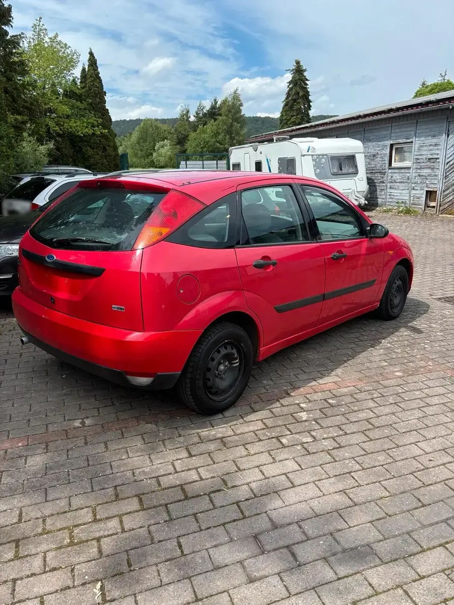 Gebraucht Ford Focus 75 PS (55 kW) 1999 Rot Kleinwagen