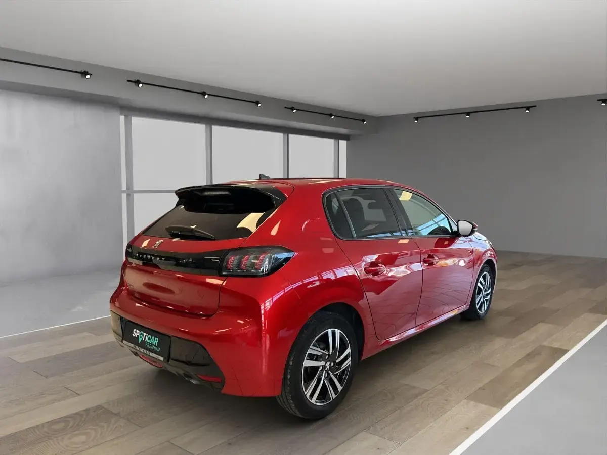 Gebraucht Peugeot 208 Allure 101 PS (74 kW) 2021 Rot Kleinwagen