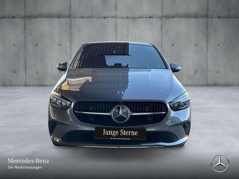 Gebraucht Mercedes B180 Advanced 136 PS (100 kW) 2024 Grau Van / Kleinbus