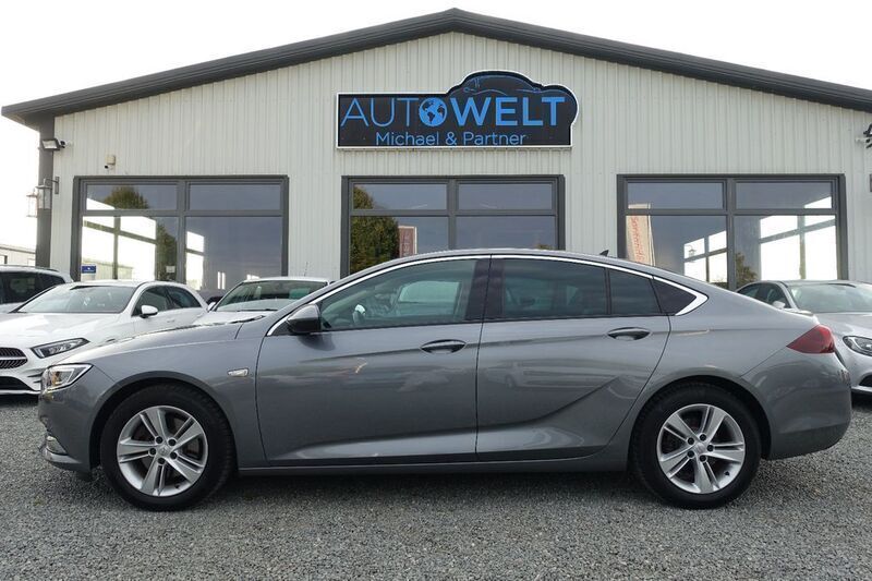 Licht grau m2 Gebraucht 2019 Opel Insignia Innovation Limousine | 23.990 € (Fairer Preis) - Bild 1/4