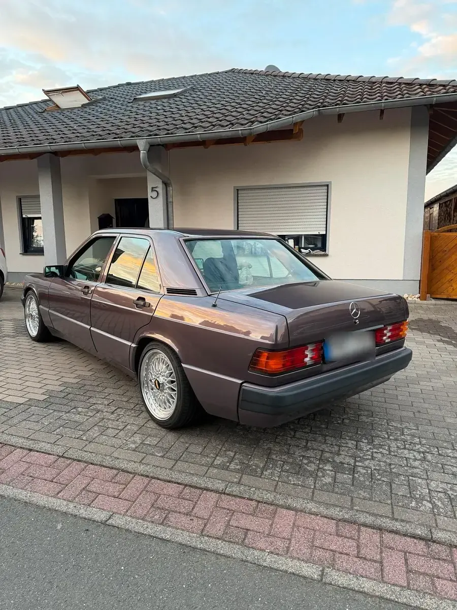 Gebraucht Mercedes 190 118 PS (86 kW) 1990 Andere farben Limousine