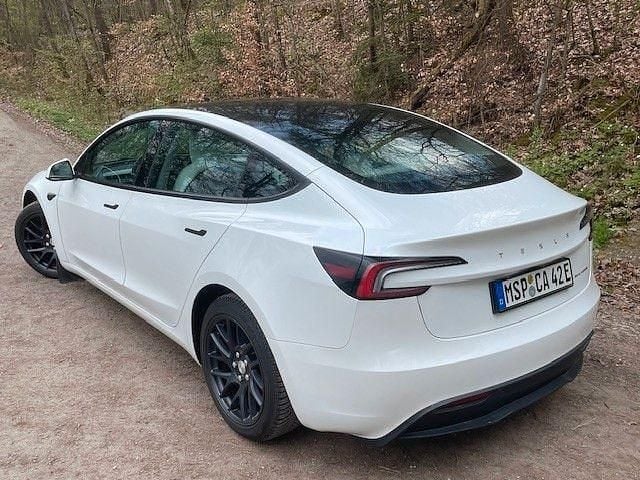 Second-hand Tesla Model 3 288 kW (392 CP) 2023 Alb Berlinǎ