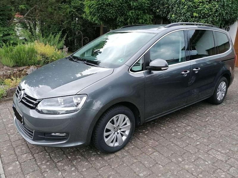 Grau Gebraucht 2020 VW Sharan Comfortline Van / Kleinbus | 24.500 € (Guter Preis) - Bild 1/4