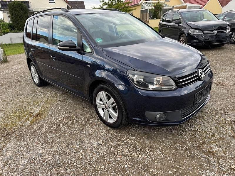 Blau Gebraucht 2013 VW Touran Comfortline Van / Kleinbus | 6.900 € (Fairer Preis) - Bild 1/4