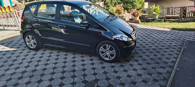Schwarz Gebraucht 2009 Mercedes A180 Kleinwagen | 5.000 € (Etwas zu teuer) - Bild 1/4