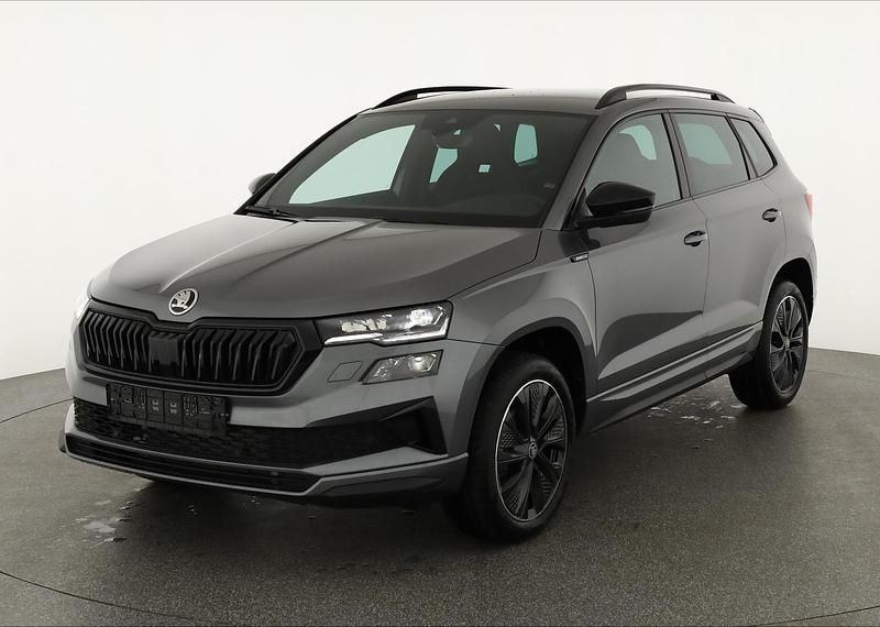 Graphite grau metallic Neu 2025 Skoda Karoq SportLine SUV | 36.495 € (Fairer Preis) - Bild 1/4