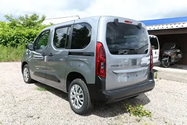 Neu Fiat Doblò 131 PS (96 kW) 2026 Maestro grau metallic maestro grau metallic Van / Kleinbus
